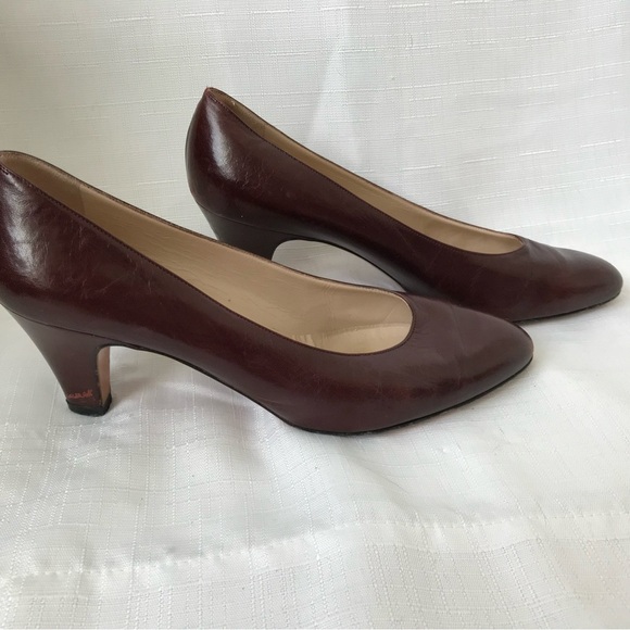 Salvatore Ferragamo Vintage Red 2.5” Heel Pumps Women Sz 7B Made in Italy - Picture 5 of 14